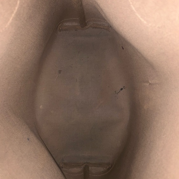 Reposhing the Gucci tote, added is the boat Gucci bag, some life left in both. - Picture 3 of 13